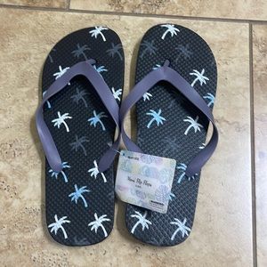6/$20 Mens flip flops